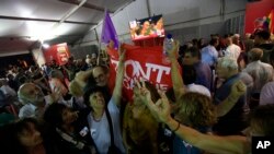 출구조사 결과에 환호하는 시리자 지지자들