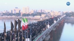 İran’da Yüzbinler Sokaklarda