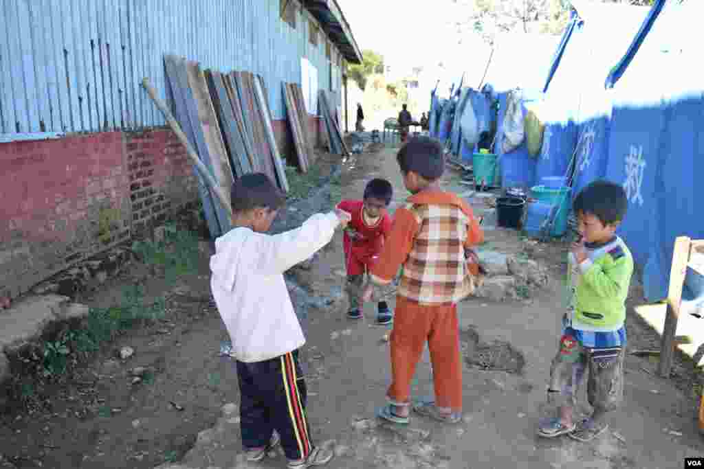 The temporary accommodation in many cases houses families of upwards of 5 people. (D. de Carteret/VOA)