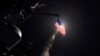 EE.UU. ataca base aérea siria en represalia por ataque químico