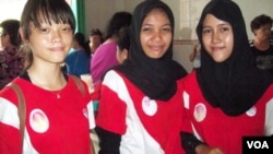 Atlet muda tim barongsai Golden Dragon Aceh Chelsea, Fatma dan Ratih.