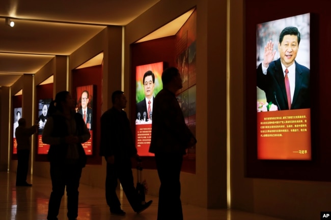北京的中國軍事博物館的長徵展覽中有習近平等先後5位領導人的肖像（2016年10月24日）