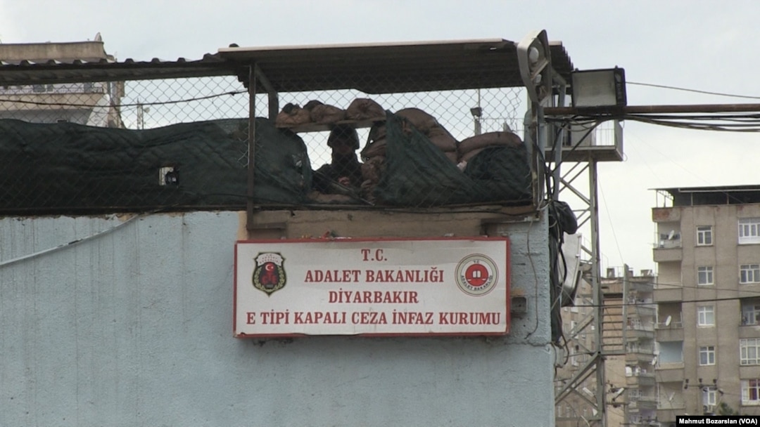 42 yıl cezaevi olarak kullanılan sık sık işkence ce hak ihlalleriyle gündeme geldi.
