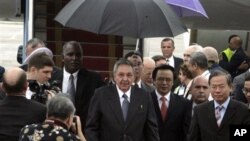 Chủ tịch Cuba Raul Castro đến Hà Nội, bắt đầu chuyến viếng thăm chính thức 4 ngày tại Việt Nam, ngày 7/7/2012