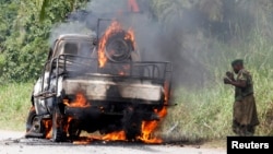 Sur cette image, le véhicule à bord du colonel Ndala en feu.