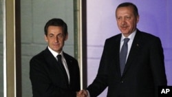 France's President Nicolas Sarkozy (L) shakes hands with Turkey's Prime Minister Tayyip Erdogan as he leaves a meeting in Ankara, February 25, 2011