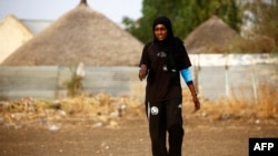 Salma al-Majidi, diakui oleh FIFA sebagai wanita Arab dan Sudan pertama yang melatih tim sepak bola pria di dunia Arab. (Foto: AFP / Ashraf Shazly)