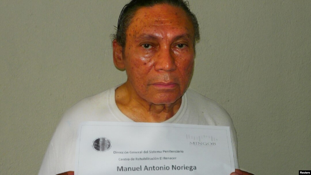 Noriega, en esta foto a los 77 años, a su llegada a Panamá.
