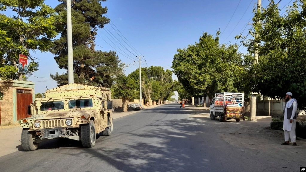 阿富汗政府军的悍马军车在喀布尔以北的昆都士市巡逻（2021年6月21日）(photo:VOA)