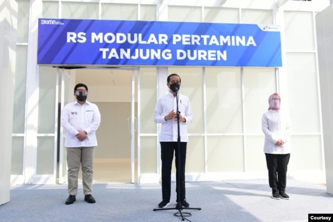 Presiden Jokowi pada Jumat (6/8) mengklaim kasus Corona di Jawa dan Bali sudah mulai menurun (biro Setpres).