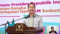 Ketua Komnas HAM Ahmad Taufan Damanik dalam peringatan hari HAM Internasional di Jakarta, Kamis, 10 Desember 2020. (Foto: VOA).