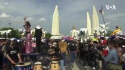 數千人聚集曼谷街頭抗議 施壓政府王室改革