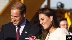 Britain's Prince William and Catherine, the Duchess of Cambridge, arrive at the airport in Charlottetown, Prince Edward Island, July 3, 2011.