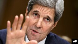 El secretario de Estado John Kerry testifica en el Capitolio.