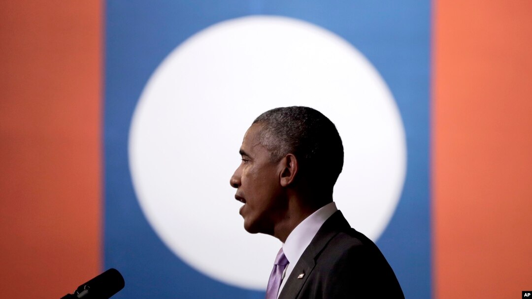 Presiden AS Barack Obama berbicara di Lao National Cultural Hall di Vientiane, Laos (6/9). (AP/Carolyn Kaster)