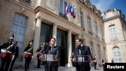 Presiden Perancis Emmanuel Macron dan Presiden Siprus Nicos Anastasiades di Istana Elysee, Paris, France, 23 Juli 2020. (REUTERS/Benoit Tessier)
