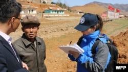 지난 2019년 4월 UN FAO/WFP 조사팀이 북한 황해북도 은파군에서 식량 안보 상황을 조사하고 있다. WFP/James Belgrave. (자료사진)