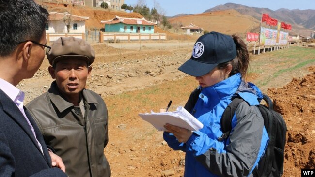 FAO/WFP 조사팀이 지난 2019년 4월 북한 황해북도 은파군에서 식량 안보 상황을 조사하고 있다. WFP/James Belgrave.