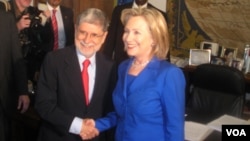 El canciller brasileño Celso Amorim, y la secretaria de Estado, Hilllary Clinton, en Brasília, donde ya habían expresado su desacuerdo sobre Irán.