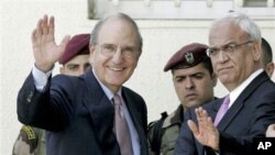 Special Envoy for Middle East Peace George Mitchell, left, and Chief Palestinian negotiator Saeb Erekat, right, wave before a meeting with Palestinian President Mahmoud Abbas, in the West Bank city of Ramallah, 30 Sep 2010