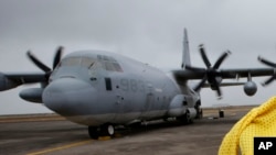 Un U.S. C-130, similaire à celui dans lequel a été retrouvée la dépouille du jeune clandestin (AP)