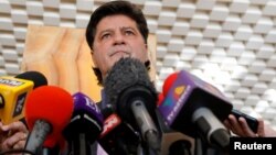 Jerry Dias, head of Canada's biggest private sector union Unifor, talks to reporters at the site of the fifth round of NAFTA talks involving the United States, Mexico and Canada in Mexico City, Nov. 17, 2017. 