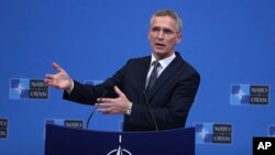 Sekjen NATO Jens Stoltenberg berbicara dalam konferensi pers di markas NATO di Brussels, 3 Desember 2018. 