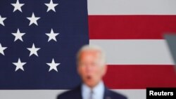 El presidente electo Joe Biden asiste a una conferencia de seguridad nacional en el teatro Queen, en Wilmington, Delaware. Noviembre 17, 2020.