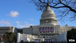 Gedung Capitol, Washington DC tengah dihias untuk persiapan inaugurasi Trump, 20 Januari 2017 (Foto: dok). 