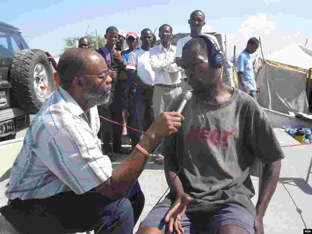 VOA reporter Jean Robert Philippe is pictured here interviewing a survivor of the 2010 earthquake. Many local radio stations were damaged by the quake and unable to broadcast, but VOA Creole’s broadcasts were uninterrupted and a vital source of news and 