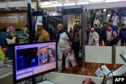 Officials from Health Department of Bangladesh screen arriving passengers from abroad in Hazrat Shahjalal International Airport in Dhaka on January 22, 2020