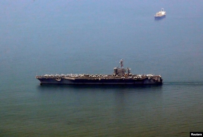 美国“卡尔•文森”号航母抵达越南中部港口城市岘港。（2018年3月5日）