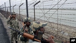 India's Border Security Force soldiers patrol at the India-Pakistan border, about 250 kilometers northwest of Ahmadabad, India, Nov 23, 2010