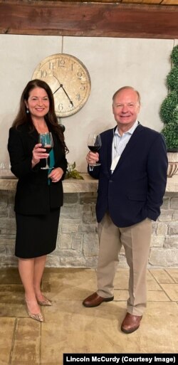 Helen Bukulmez ve Lincoln McCurdy seçim gecesi etkinliğinde