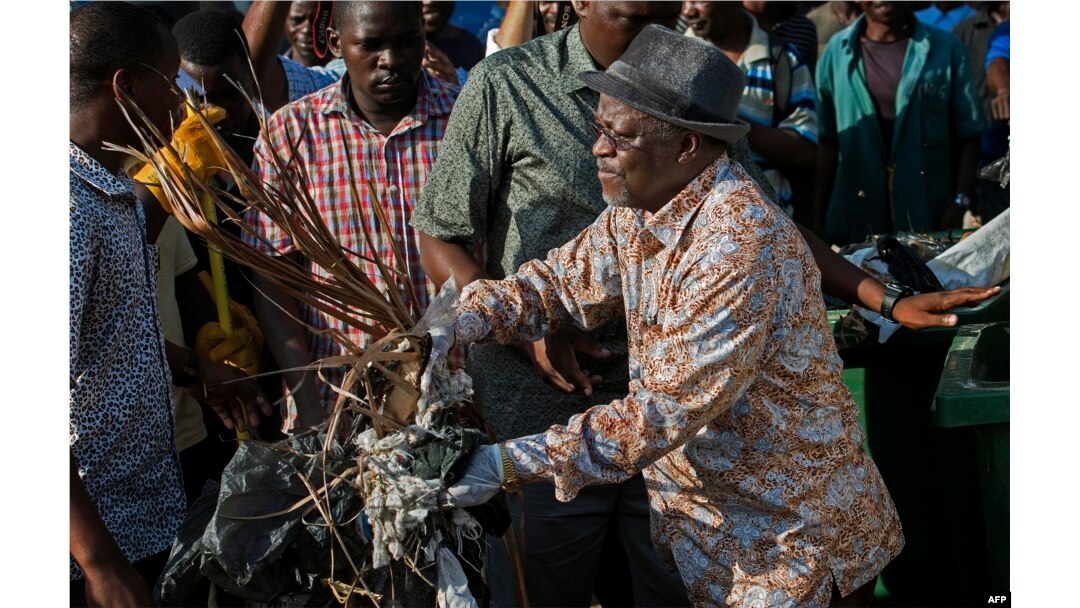 President John Magufuli joins a clean-up event outside the State House in Dar es Salaam, Dec. 9, 2015.