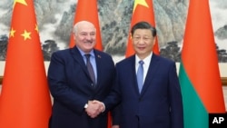 白俄罗斯总统卢卡申科2023年12月4日在北京会见中国国家主席习近平。（美联社）