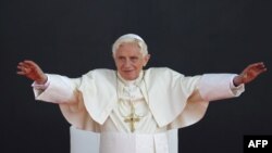 Papa Benedikt 16. se oprašta od vernika uoči odlaska iz Meksika za Kubu, 26. mart 2012.