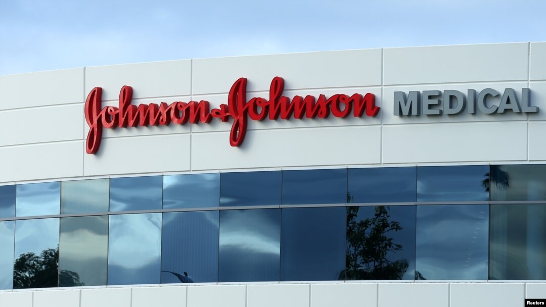 Las acciones de Johnson & Johnson bajaron 9%, el mayor declive desde 2002.