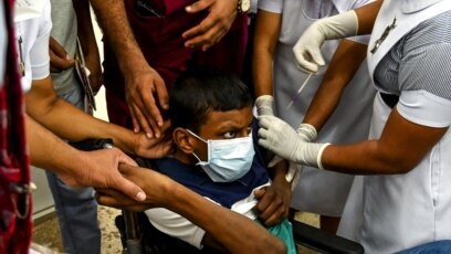 Tiêm chủng vaccine Pfizer cho trẻ em trên 12 tuổi tại Colombo, Sri Lanka. 