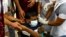 Tiêm chủng vaccine Pfizer cho trẻ em trên 12 tuổi tại Colombo, Sri Lanka. 