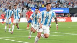 La selección argentina venció a Chile en Nueva Jersey y es la primera clasificada a cuartos de final de la Copa América EEUU 2024. 