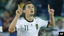 Penyerang Jerman, Miroslav Klose akan absen dalam pertandingan ujicoba timnas Jerman melawan Inggris dan Italia (foto: dok). 