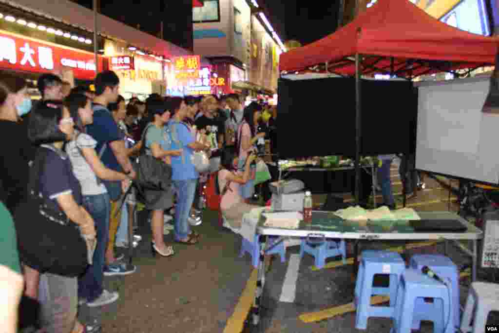 香港多个团体在旺角举办悼念李旺阳“被自杀”一周年（美国之音海彦拍摄）