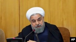 ປະທານາທິບໍດີ ທ່ານ Hassan Rouhani ກ່າວຄຳປາໄສ
ໃນລະຫວ່າງກອງປະຊຸມຄະນະລັດຖະມົນຕີ ໃນນະຄອນຫຼວງ ເຕຫະຣ່ານ, ອີຣ່ານ. 19 ກໍລະກົດ, 2017.
