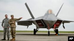 Los hackers chinos se enfocaron en los diseños de aviones como el F-22 que muestra la foto.