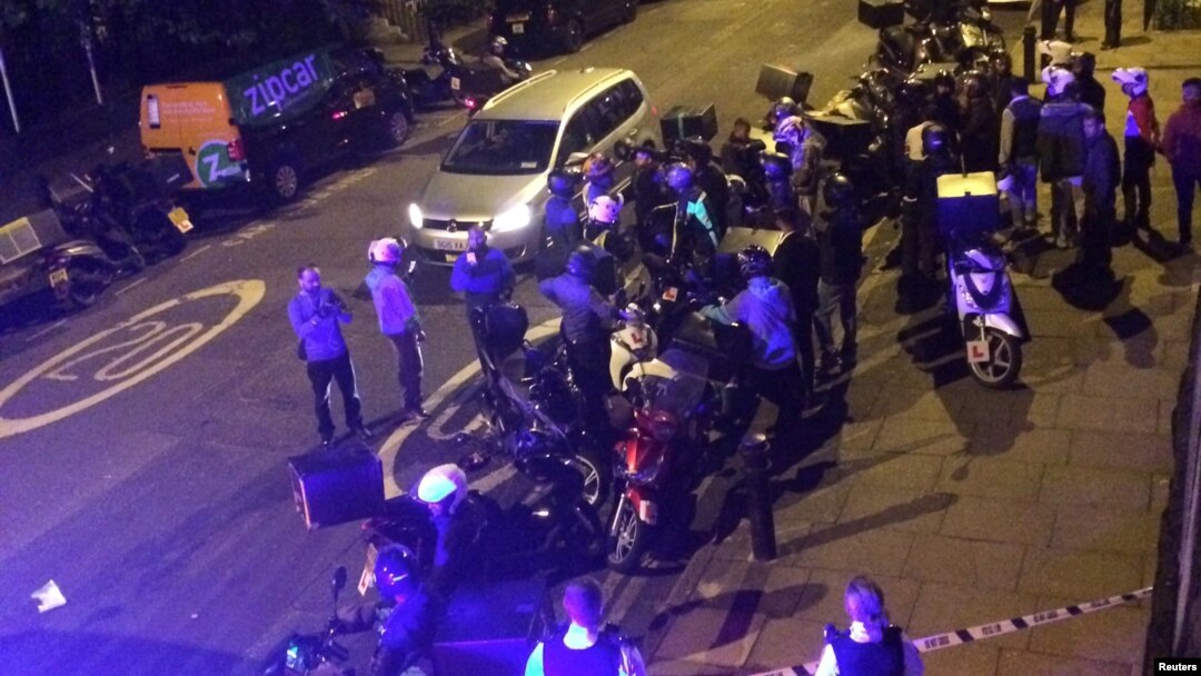 Pripadnici hitnih službi na mestu napada u Londonu, 13. juli 2017. 