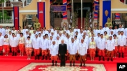 Cambodia's King Norodom Sihamoni, front row second left, stands together with Prime Minister Hun Sen, second from right, and National Assembly President Heng Samrin, left, Minister of Royal Palace Kong Samol, right, and the nation's lawmakers during a photo shoot, Phnom Penh, Cambodia..