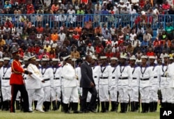 Kenyan President Uhuru Kenyatta, centre, inspects a guard of honor parade mounted by the Kenyan Navy, during the 53rd Jamhuri Day Celebrations (Independence Day) at Nyayo Stadium in Nairobi, Dec. 12, 2016.