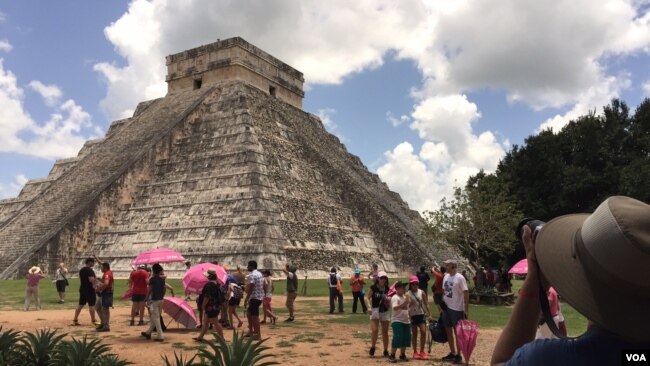 El Castillo trong khu di tích cổ Chichén Itzá (Ảnh: Bùi Văn Phú)