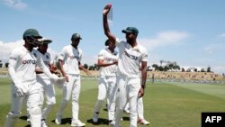 بنگلہ دیش کی کرکٹ ٹیم نے نیوزی لینڈ کو اس کے ہوم گراؤنڈ میں شکست دے کر نئی تاریخ رقم کی ہے۔ 